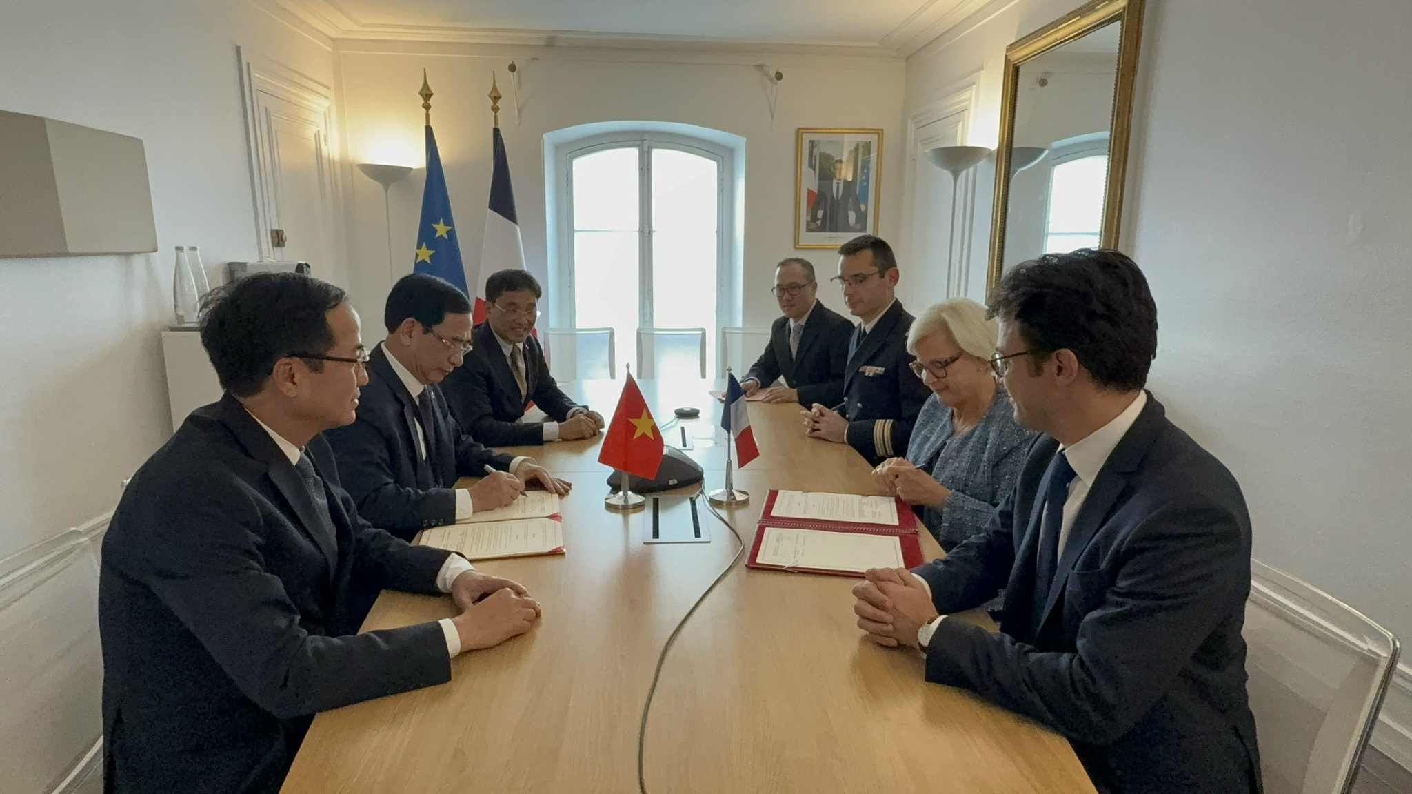 Vietnam-France: dix ans de coopération pour le maintien de la paix et un nouvel Arrangement technique pour aller plus loin